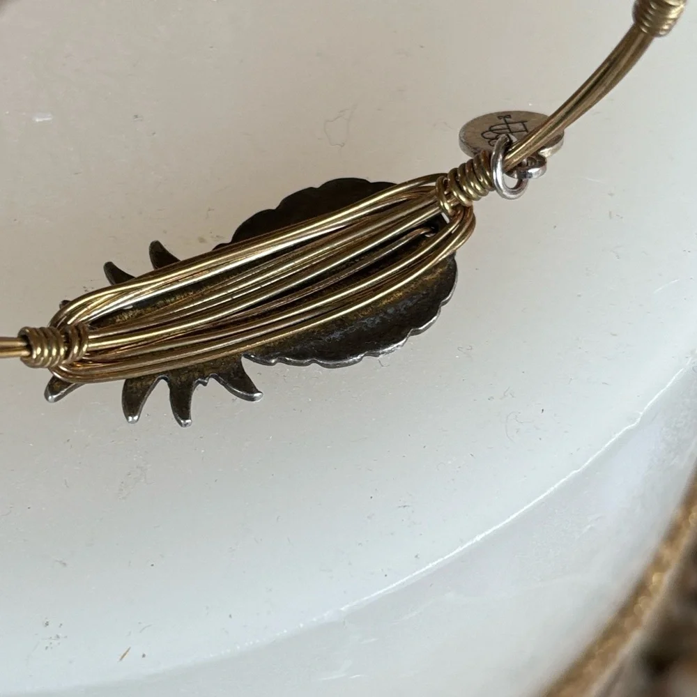 Bourbon & Bowties Gold Tone Pineapple Wire 7.5” Bangle Bracelet Tropical Fruit